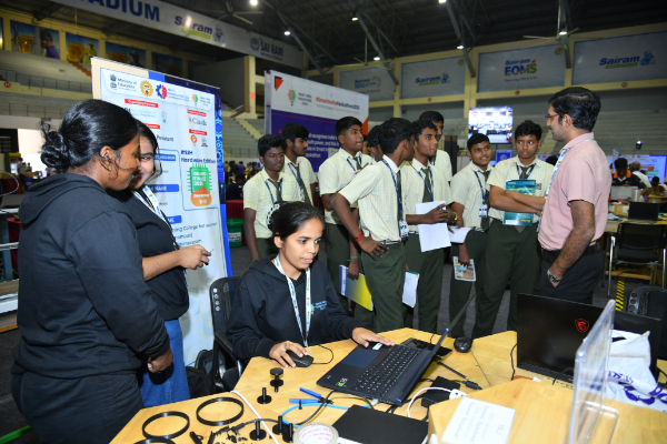 Day 2 at SIH 2025 – Hardware Edition is surging with innovation (6)