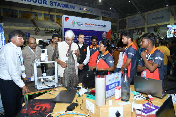 Innovation gains speed on Day 3 at SIH 2025 (10)