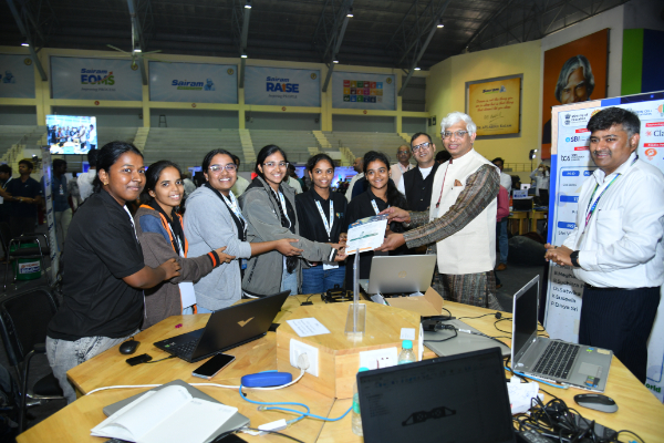 Innovation gains speed on Day 3 at SIH 2025 (14)