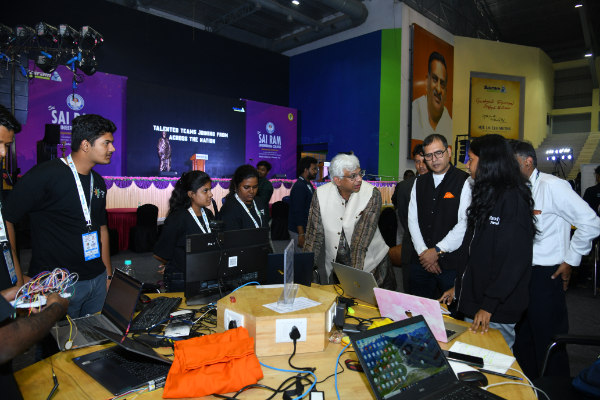 Innovation gains speed on Day 3 at SIH 2025 (15)