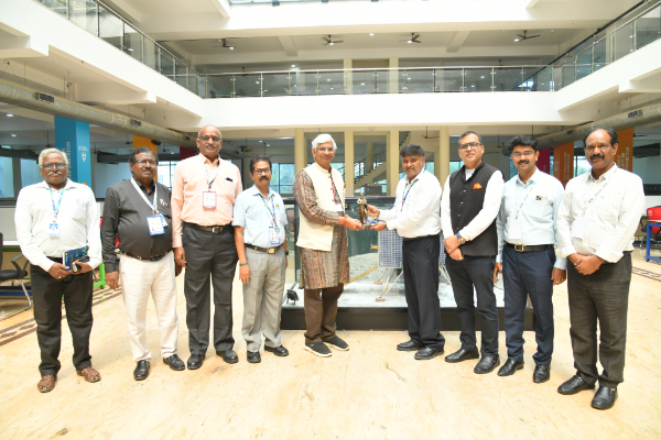 Innovation gains speed on Day 3 at SIH 2025 (21)