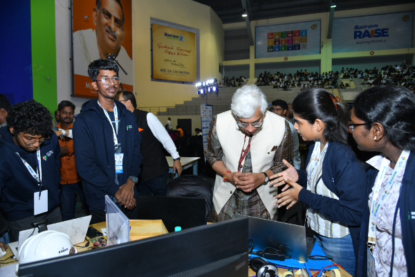 Innovation gains speed on Day 3 at SIH 2025 (3)