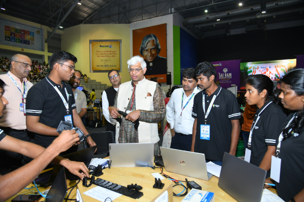 Innovation gains speed on Day 3 at SIH 2025 (7)