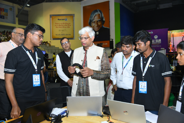 Innovation gains speed on Day 3 at SIH 2025 (8)