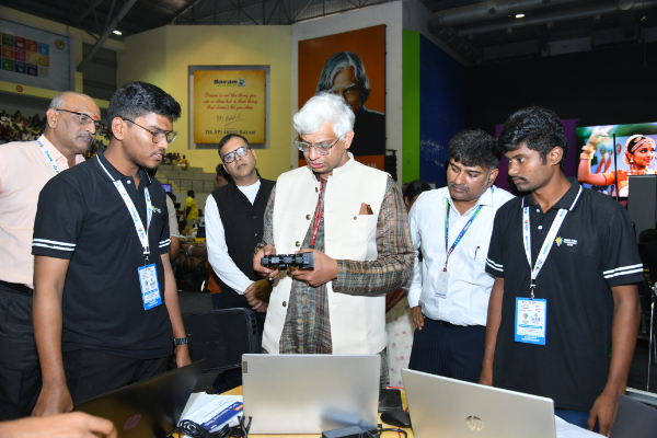 Innovation gains speed on Day 3 at SIH 2025 (9)